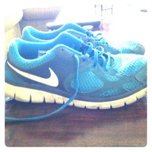 Blue nike free runs