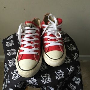 Very cute Red Converse NO SHOESTRINGS