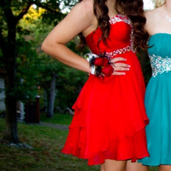 Red homecoming dress - Picture 2 of 4