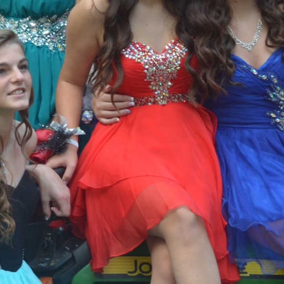 Red homecoming dress - Picture 4 of 4