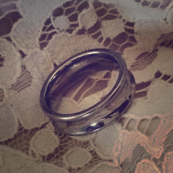 New never worn titanium band sz 8/9