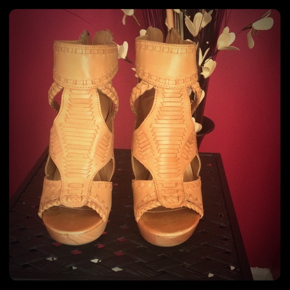 Chinese Laundry Shoes - Camel colored gladiator sandals