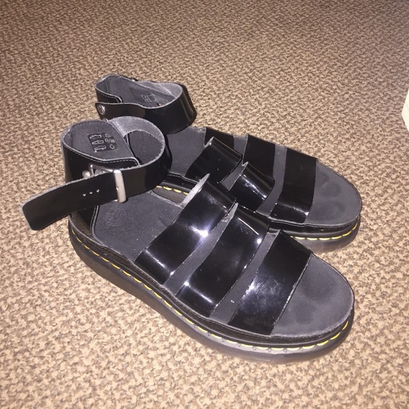 Dr martens platform sandals 😍