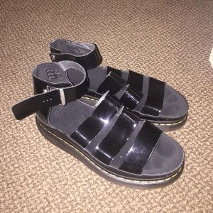 Dr martens platform sandals 😍