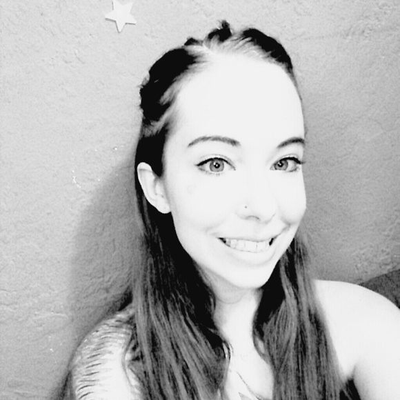 Meet your Posher, Alison - Picture 2 of 4