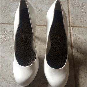 Jessica Simpson pumps/heels