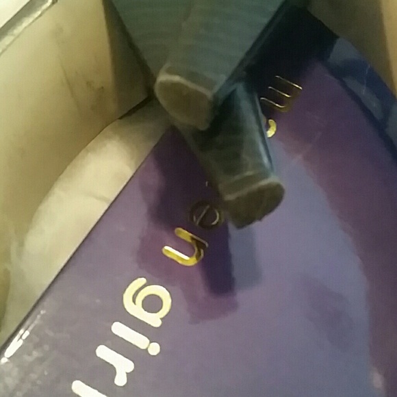 Shoes - Picture 3 of 3