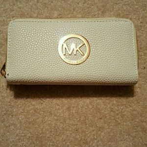 Beige themed wallet NWOT