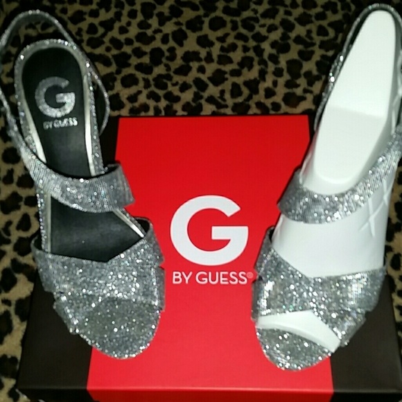 G by Guess silver criss cross wedges size 8 m - Picture 2 of 3