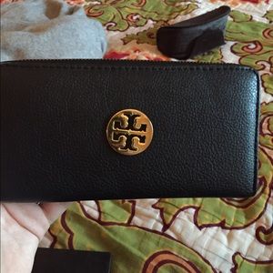 Faux Tory Burch wallet