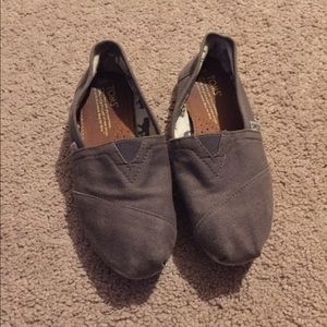 Gray toms