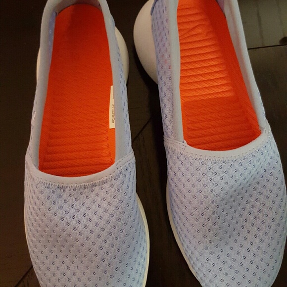 SOLD...Nike Roshe Women - Picture 2 of 3