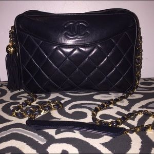 👋🏾SOLD 100% Authentic Navy Chanel Camera Bag