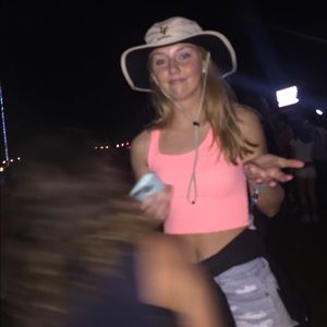 Meet your Posher, Sierra