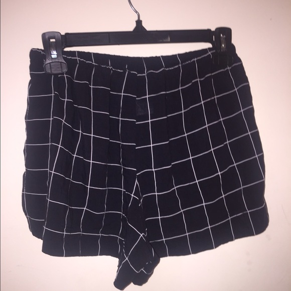 Black and white Brandy Melville shorts - Picture 2 of 2