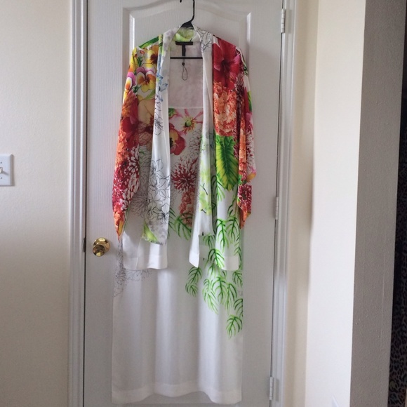 Bcbgmaxazria kimono