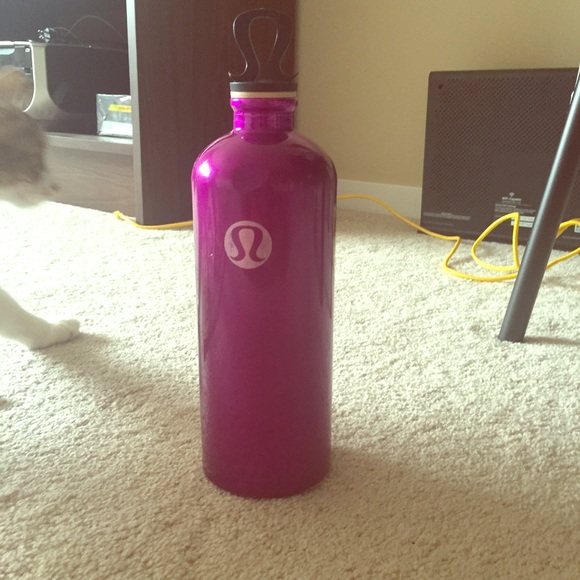 Lululemon aluminum water bottle