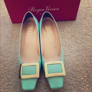 Roger Vivier. low heel.