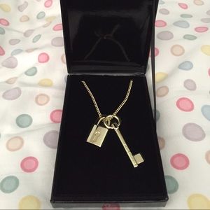 💕Victoria Secret Scandalous Lock and Key Chain💕