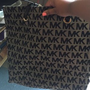Michael Kors tote(RESERVED)