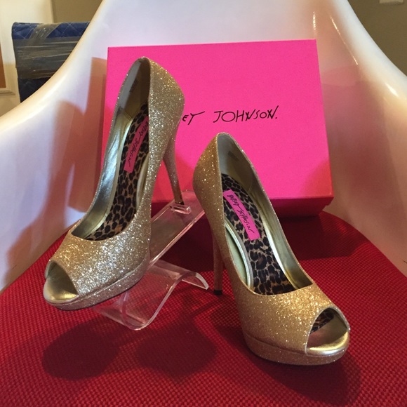 Betsy Johnson - Picture 3 of 3