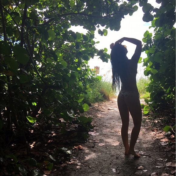 ✨Meet your Posher, Olivia✨ - Picture 3 of 4