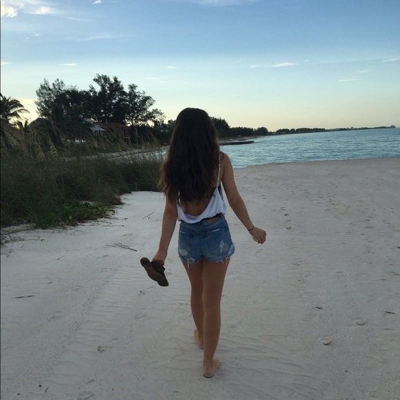 ✨Meet your Posher, Olivia✨ - Picture 4 of 4