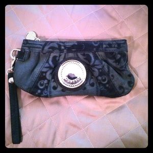 ✂️Price Cut✂️NWOT GUSTTO Rotondo Suede Wristlet