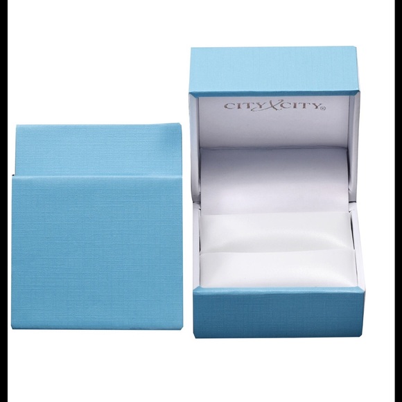 Crystal & Blue Glass Ring - Picture 2 of 3