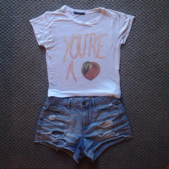 ❌SOLD❌RARE Brandy Melville you're a peach - Picture 1 of 3