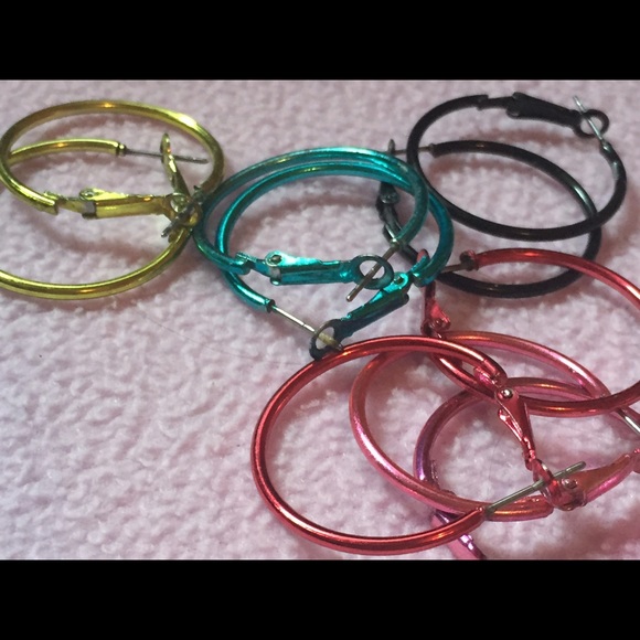 Medium hoop earrings