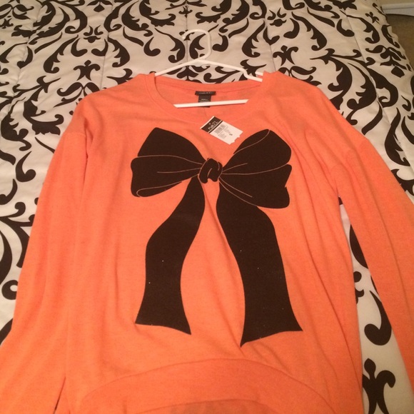peach sweatshirt with glittery bow