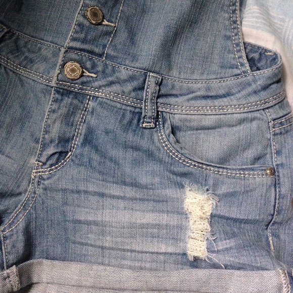 Sold on Ⓜ️🚩 denim shorts overalls 🌸 - Picture 2 of 4