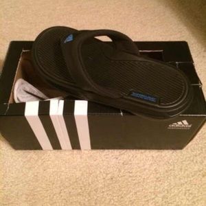 New Adidas Boys Flip flops