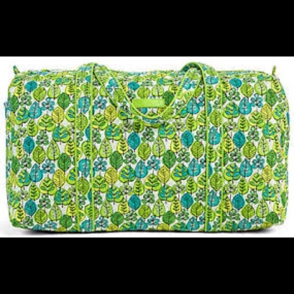 💚 NWT Vera Bradley Large Duffle Bag Lime's Leaves
