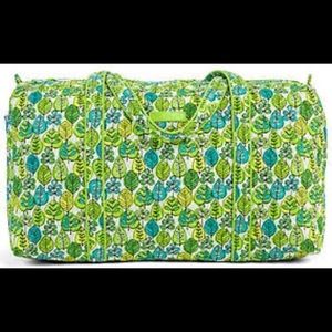💚 NWT Vera Bradley Large Duffle Bag Lime's Leaves