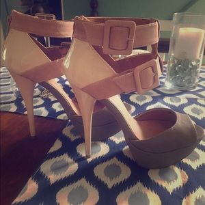 Three toned peep toe platform heels