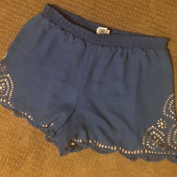 BRAND NEW NEVER WORN Blue Detailed Shorts - Picture 1 of 3