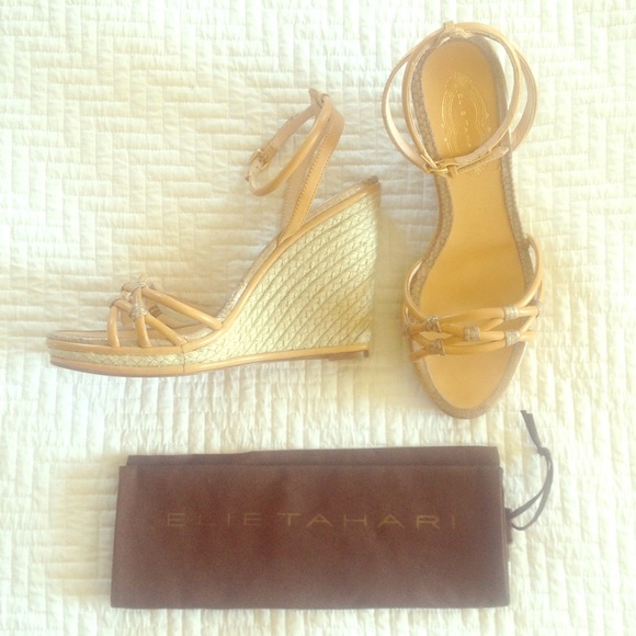 Never been worn Elie Tahari snake skin wedges