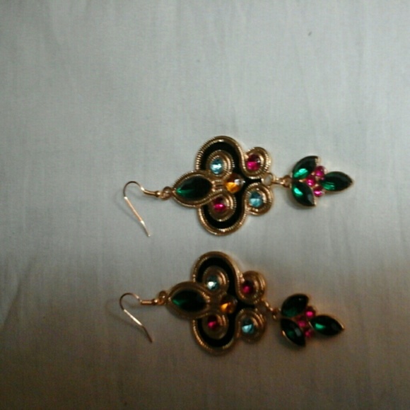 Earings - Picture 2 of 4