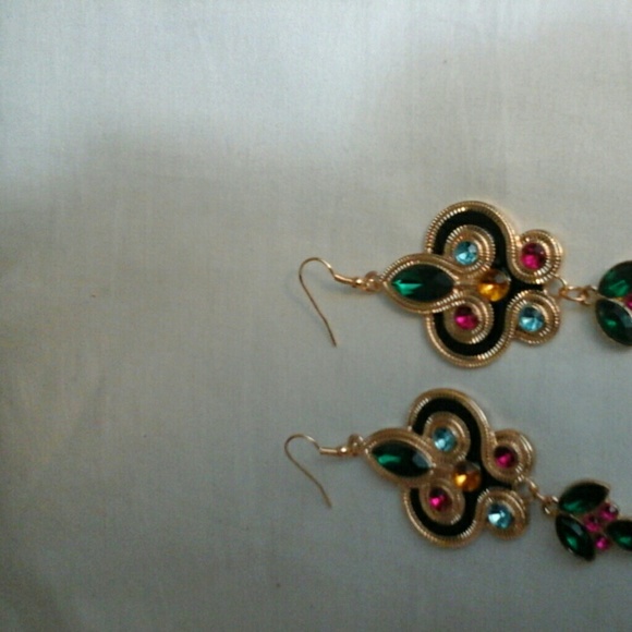 Earings - Picture 3 of 4