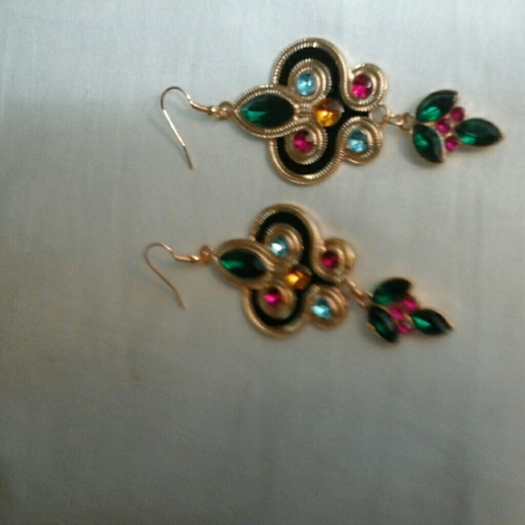 Earings - Picture 4 of 4