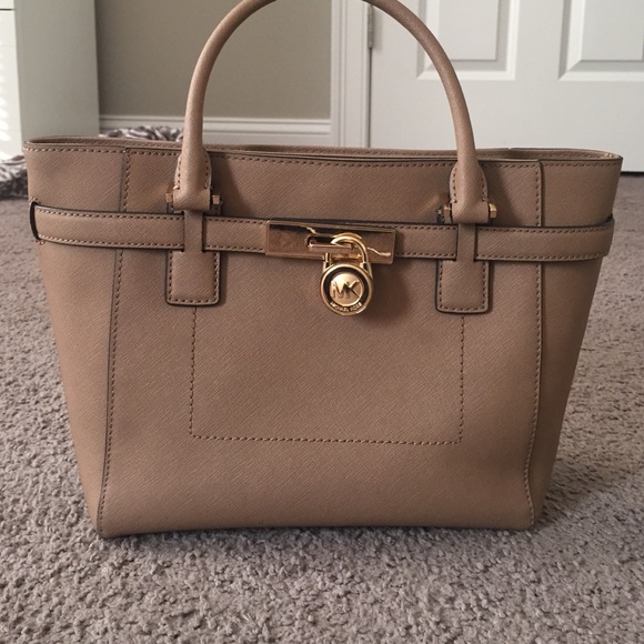 🔴 SOLD on Merc 🔴Michael Kors Saffino Tote