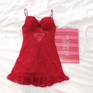 Brandnew Victoria Secrets Lace Bustie-back red
