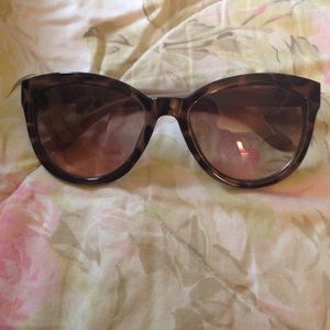 Jessica Simpson sunglasses