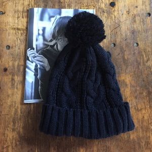 Black Pom Winter Hat