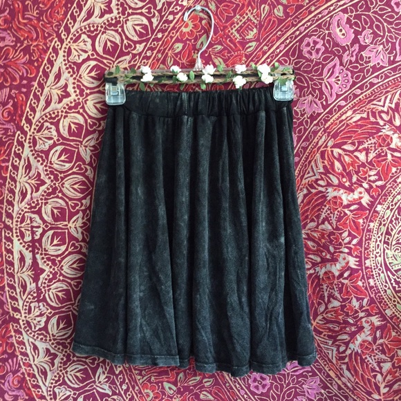⭐️NWT Distressed skirt