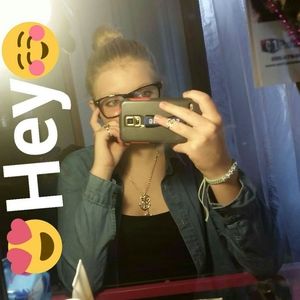 Meet your Posher, Isis