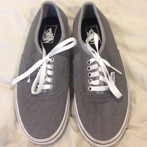 Vans - black and white striped laced sneakers