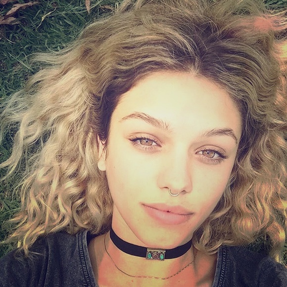 Pendant choker